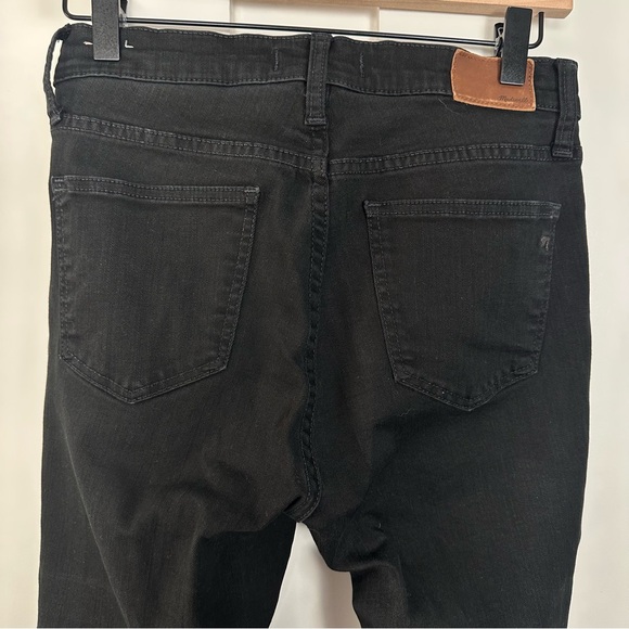 Madewell (27) 9” High Rise Skinny Jean in Black - Picture 7 of 9